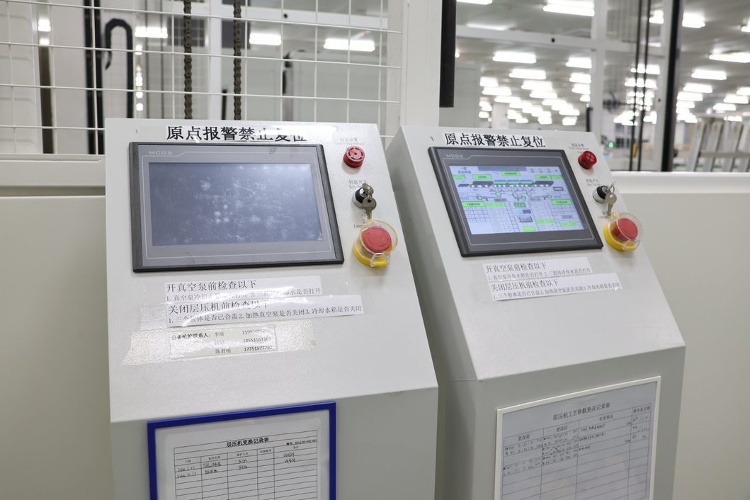 Factory in China Industrial Improve Production Efficiency Fully Automatic Thermal Film Sheet Hot Press Dry Solar Module Production Line Laminating Machine