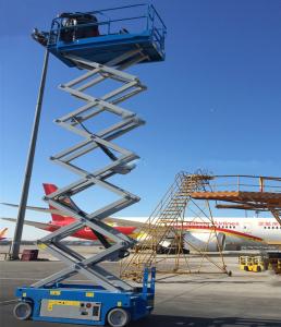 China Small Hydraulic Man Lift Equipment For Indoor And Outdoor Construction Scissor Lift Lift Capacity 227kgs wholesale