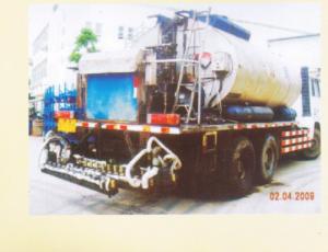 China Oval Shape Asphalt Distributor Truck 4000L - 12000L Capacity Optional wholesale