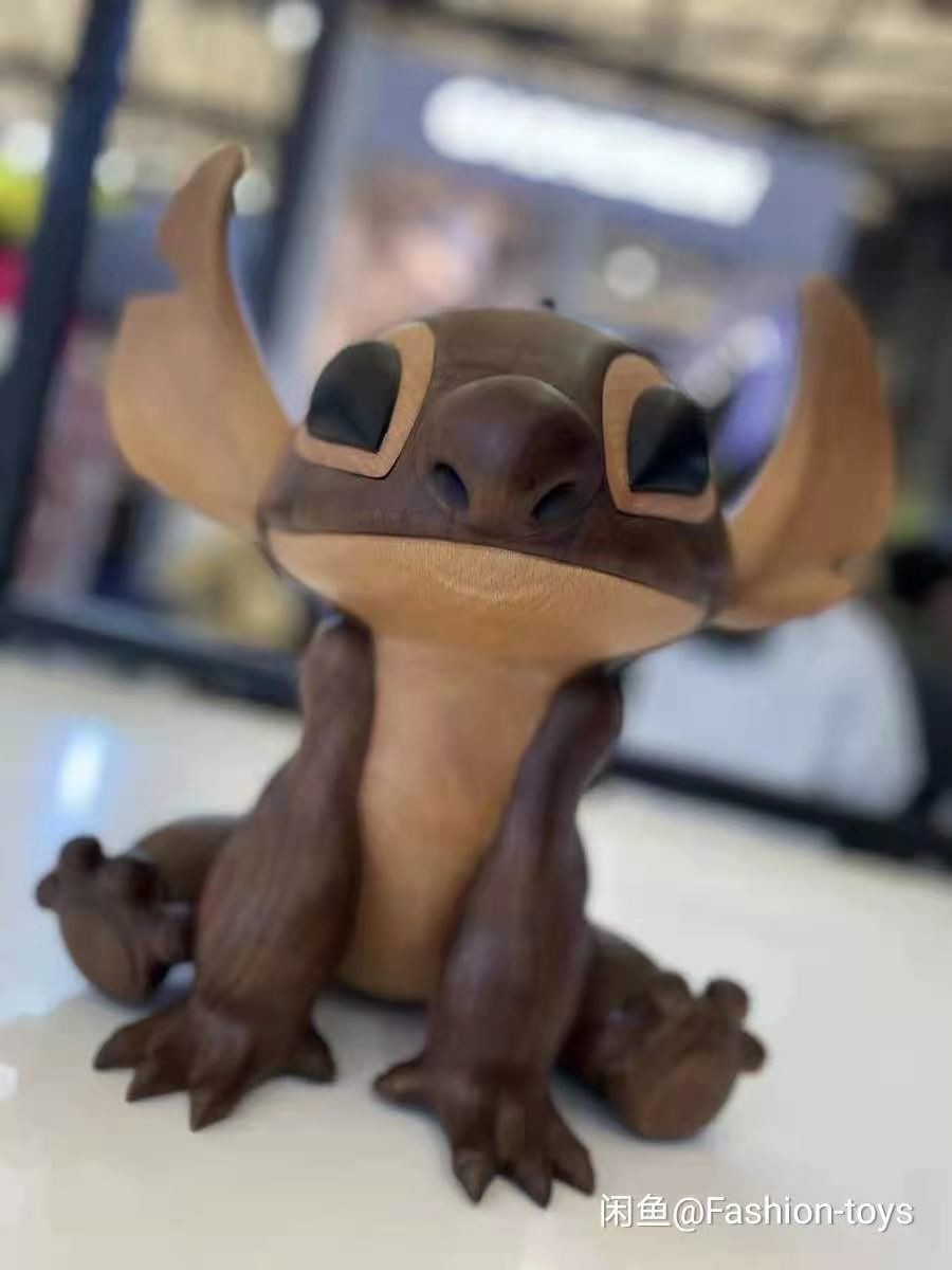 No Deformed Stitch Small Wooden Sculptures Ornaments Varnished Surface