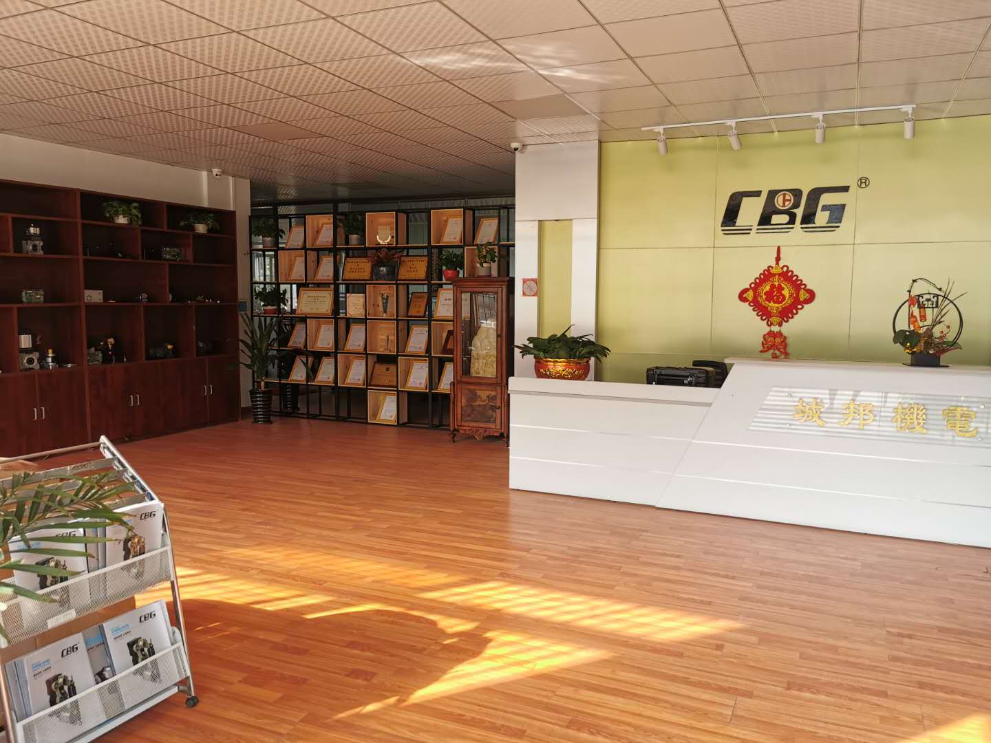 Metal Automatic Swing Door With 3-6S Operation Time And Lifetime 5million Times