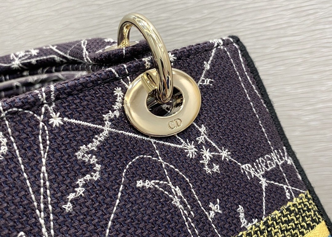 Retro Tote Single Shoulder Bag 24cm Length With Exquisite Embroidery