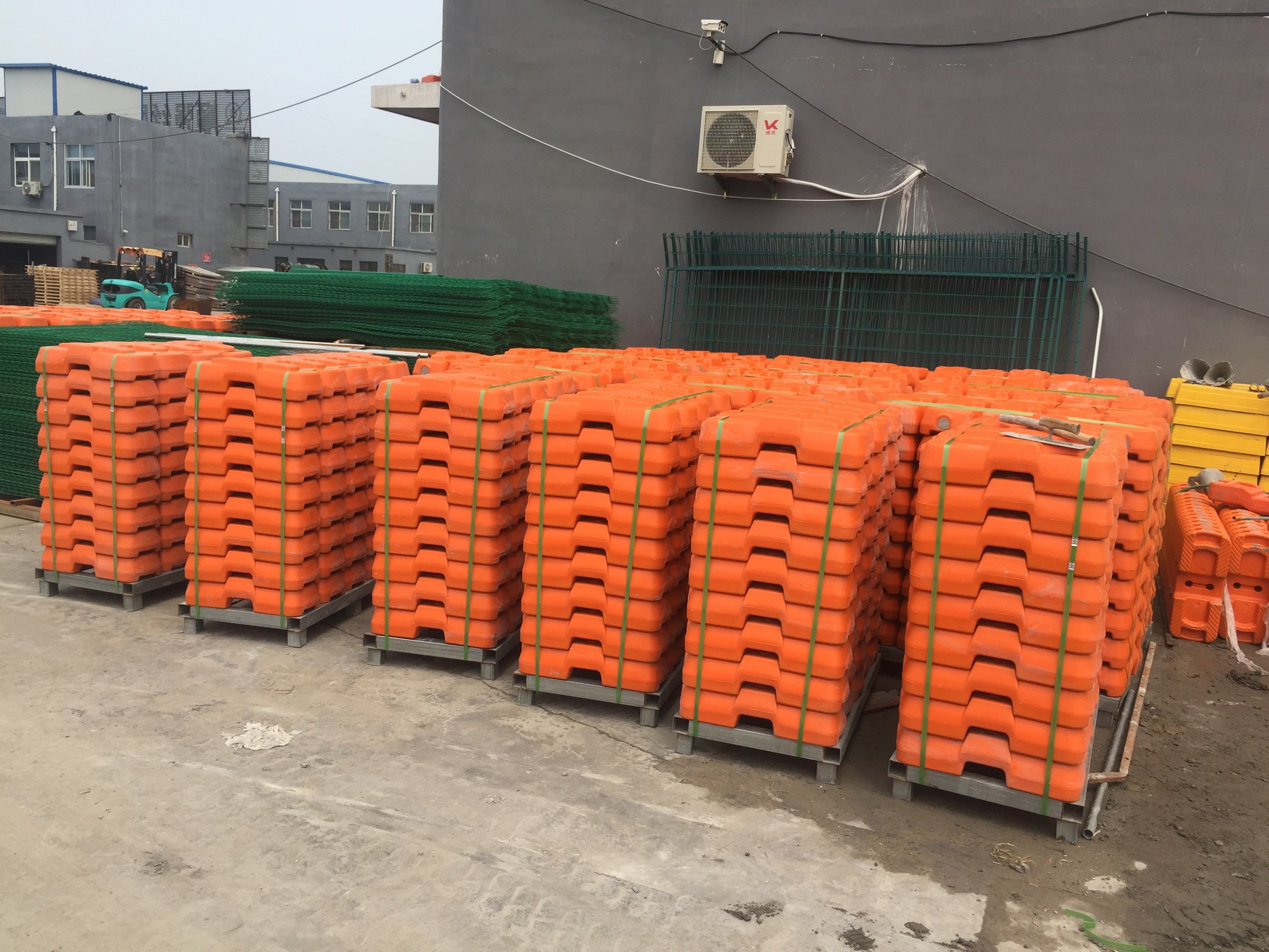 Gold coast Temporary Fencing panels for sale 2100mm x 2400mm OD 32 x 1.40mm good price send hand temp fencing for sale