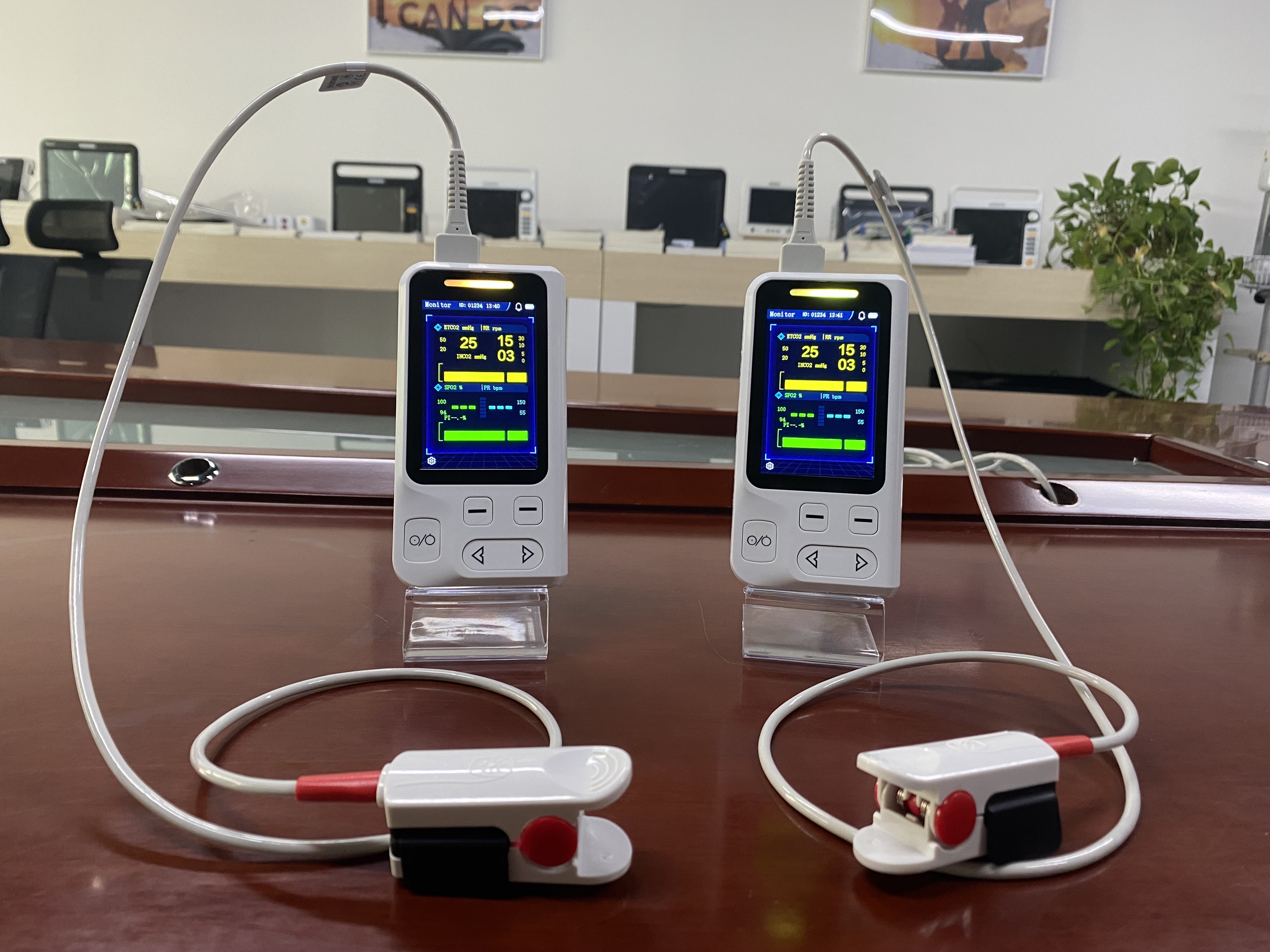 3.5 Inch TFT LCD Portable Handheld Capnography Device For Adult / Pediatric / Neonate