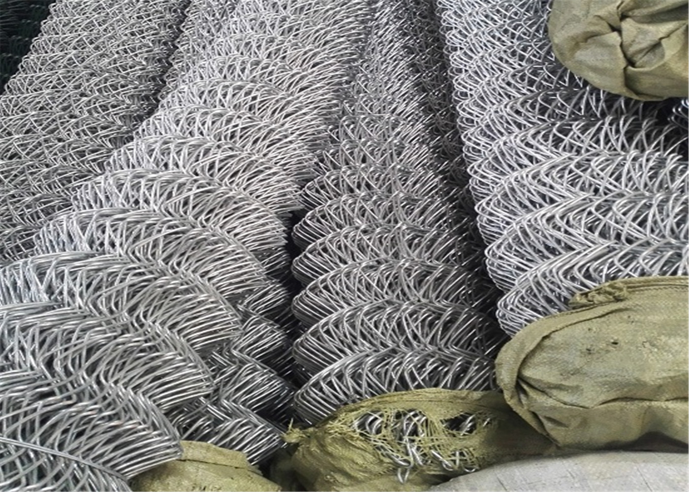 3/8"X3/8" high security 11GA/2.95mm diameter chain link mesh fabric hot dipped galvanized 366gram/sqm 8ft x 50ft