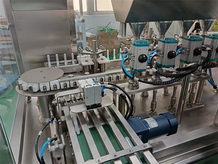 GMP Standard Gel Filling Capping Machine with Foam Recycling Function and Consumption