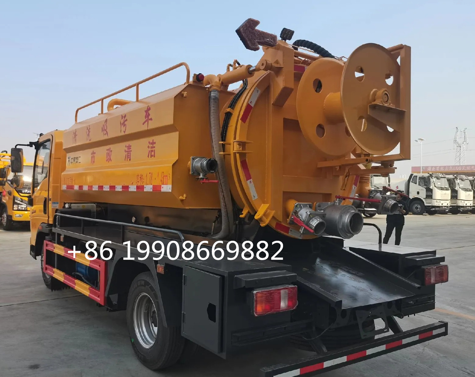 HOWO 4x2 Driver 10000L Sewage Suction Truck with Vacuum Pump for Sucking Waste Water Vacuum Sewer Tanker Suction Truck