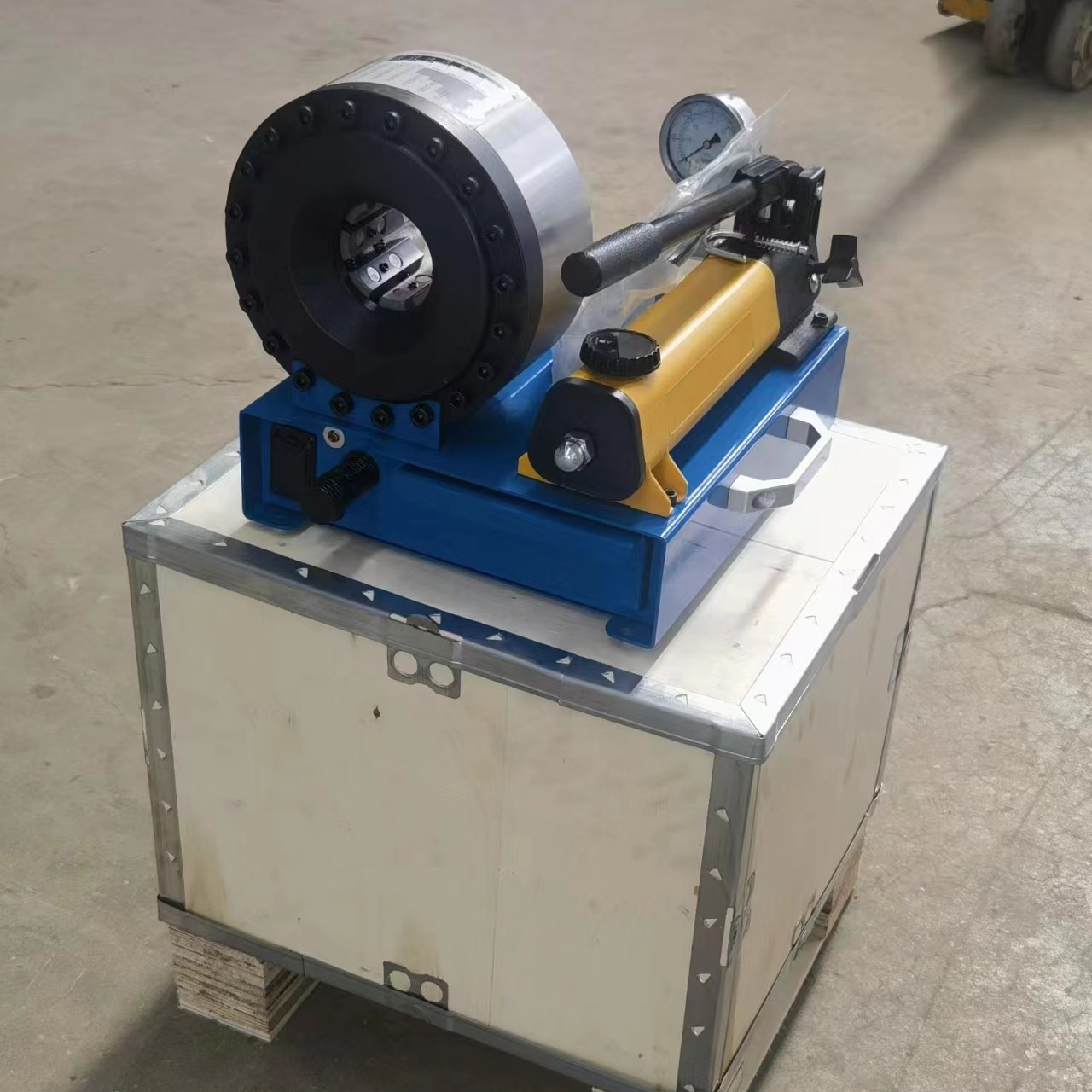Big Crimping Force Mini 1 inch 0KW Manual Hose Crimping Machine With Weight is 31 KG And Size is 320*380*280 mm