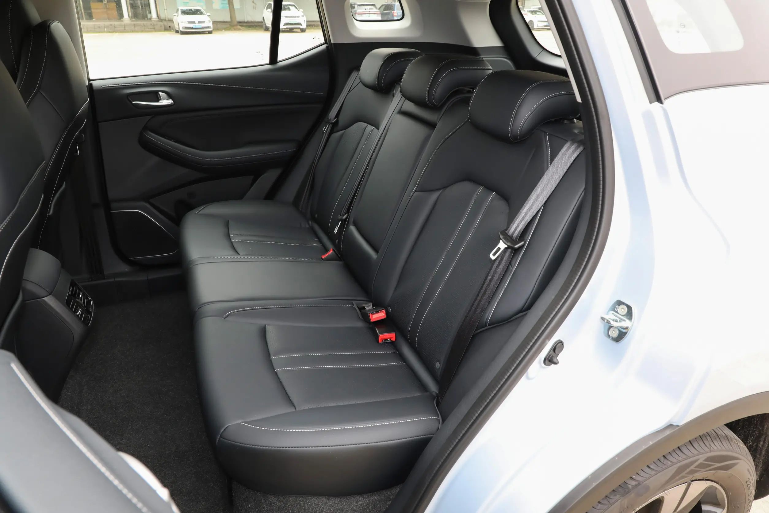 2022 2023 Trumpchi GS4 Car 5 Door 5 Seat SUV with Leather Seats and 2680mm Wheelbase