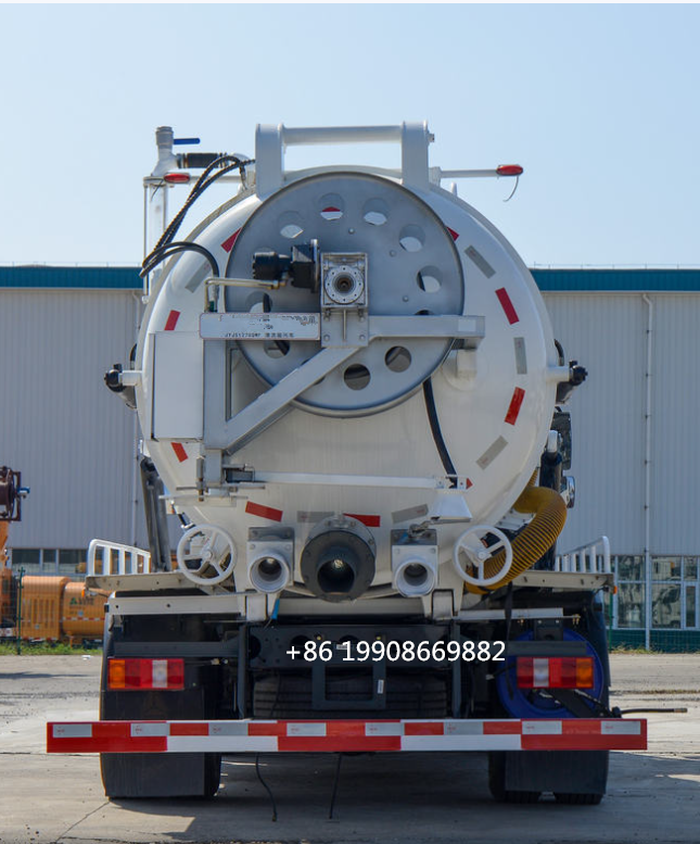 HOWO 4x2 Driver 10000L Sewage Suction Truck with Vacuum Pump for Sucking Waste Water Vacuum Sewer Tanker Suction Truck