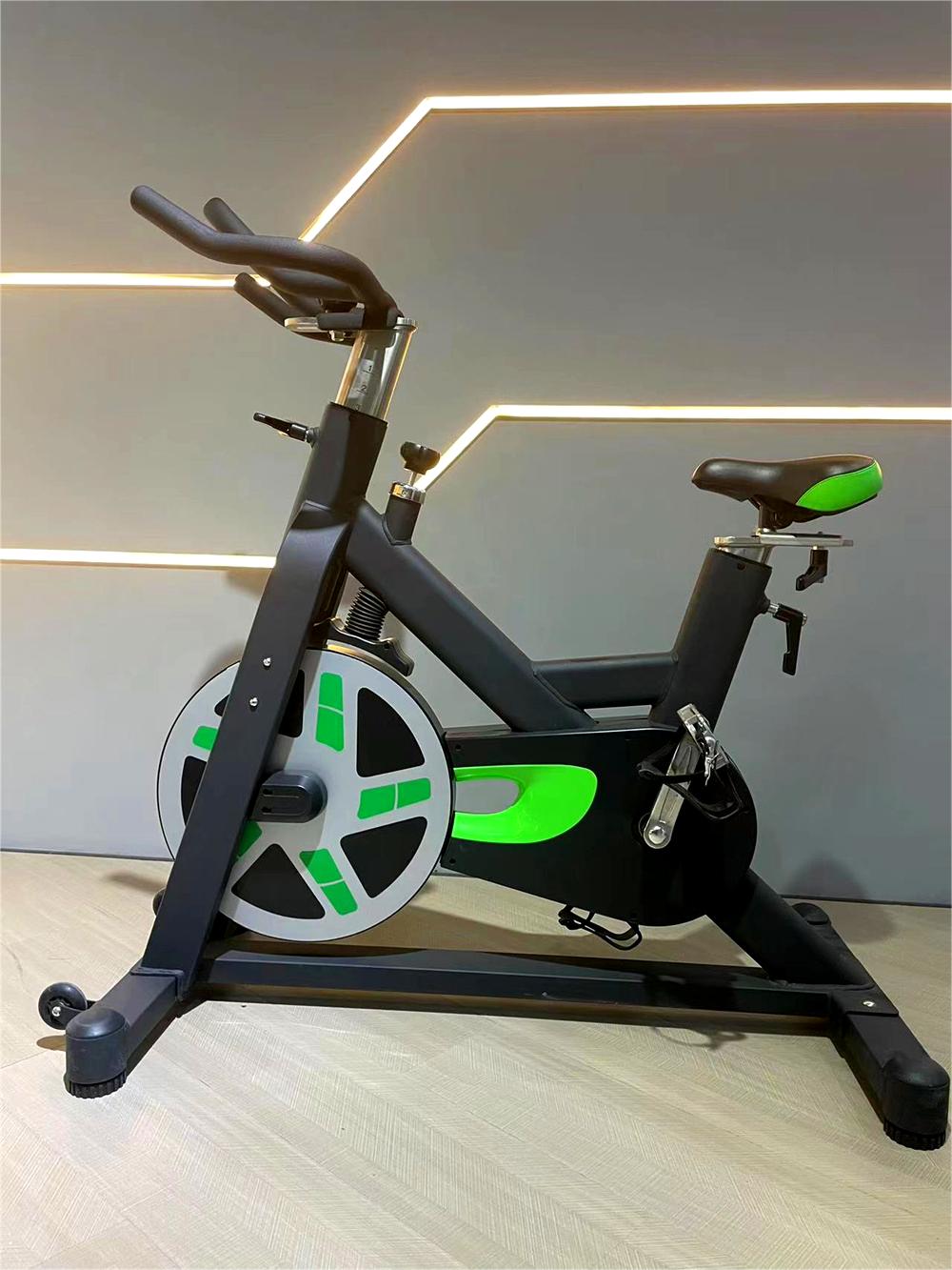 Body Build Commercial Spinning Bike Gym Equipment Smart 18kg Flywheel