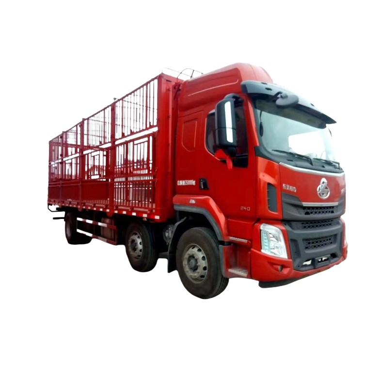 Dongfeng Chenglong H5 Warehouse-type Livestock and Poultry Transporting Truck for Transport Pigs Cows Sheep Chickens Ducks Geese