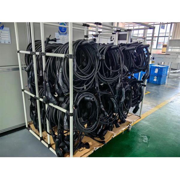 IP67 Waterproof Mobile Electric Car Charger Type 2 To Schuko Portable EV Charger