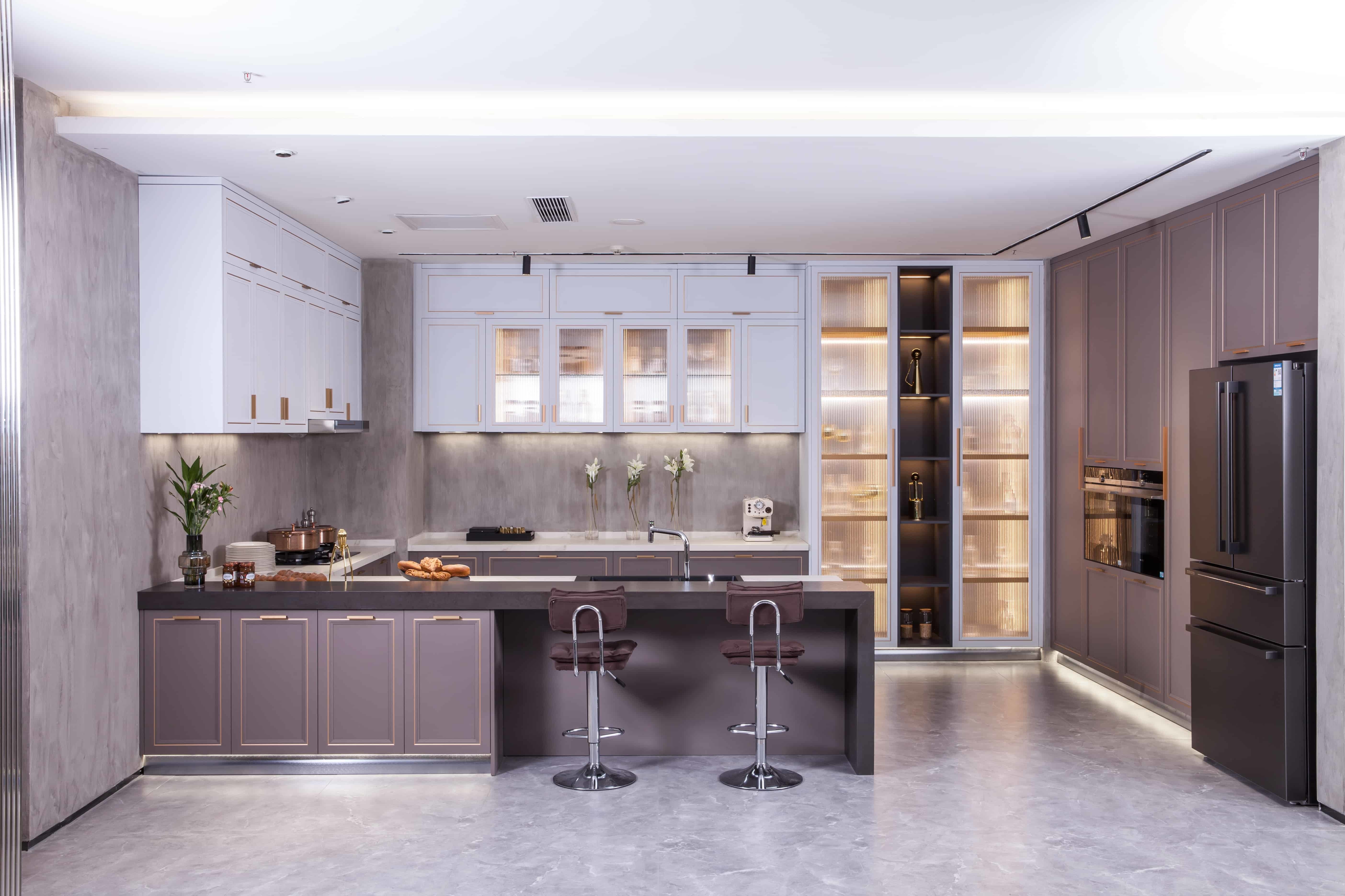 China Modern Grey Brass - Trimmed Kitchen Cabinets - Island - Glass Storage wholesale