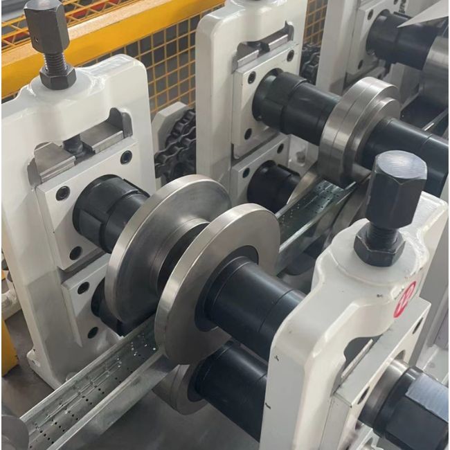 Speed Steel Frame Purlin Machine PLC Controlled Flying Punch Hole Galvanized Steel Production