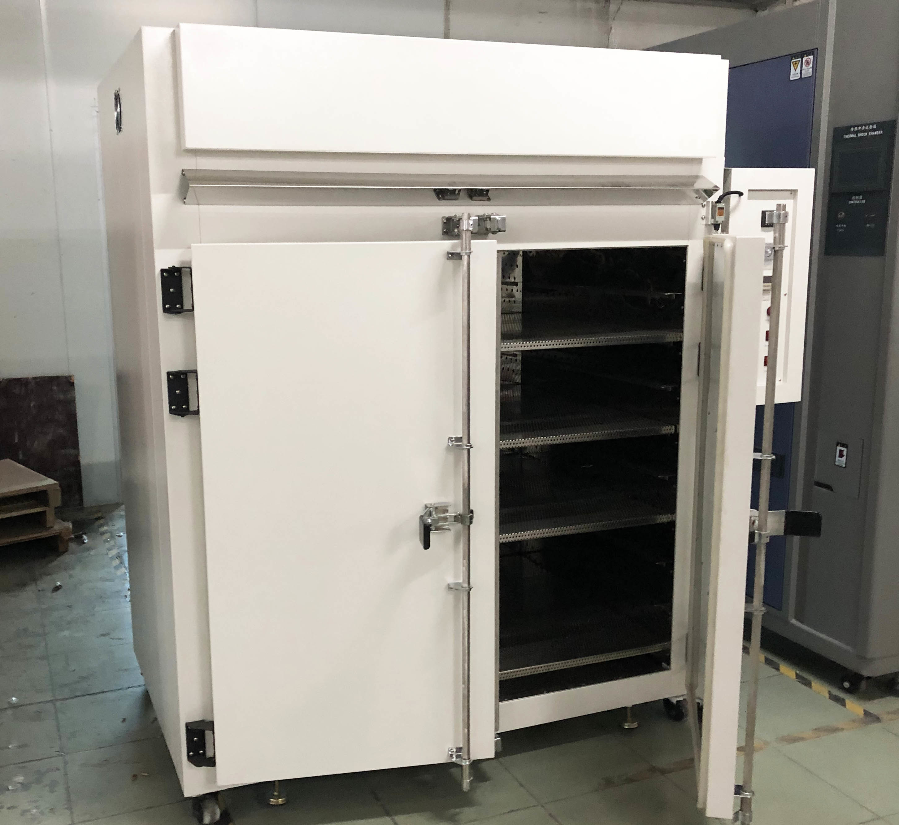 LIYI 1000L 200℃ 300℃ Aging Test Oven OMRON PID Controller High Heat Oven