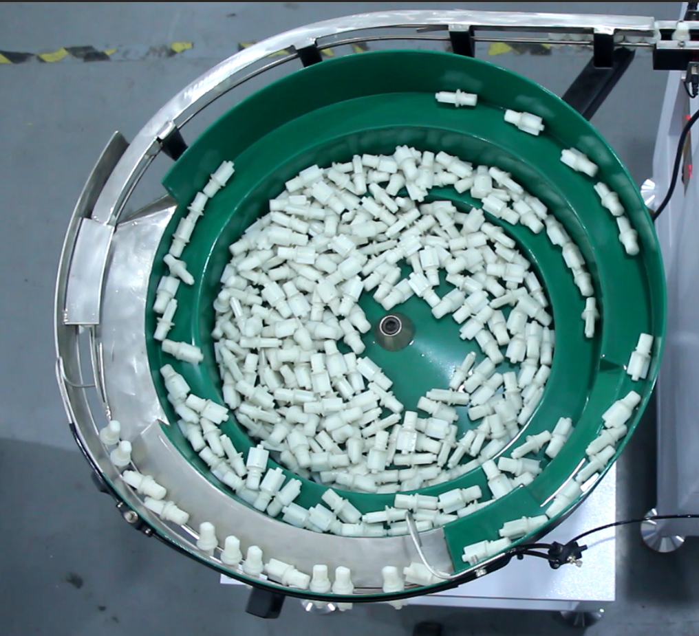 Plastic Seat And Nut Automatic Assembly Machine With Vibrating Bowl Feeding
