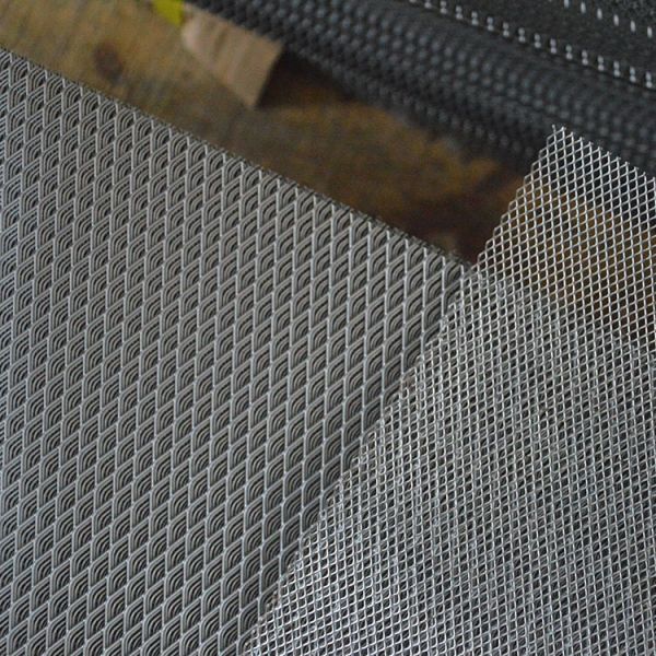 PVC Coated Expanded Metal Wire Mesh Use for Outdoor Protection
