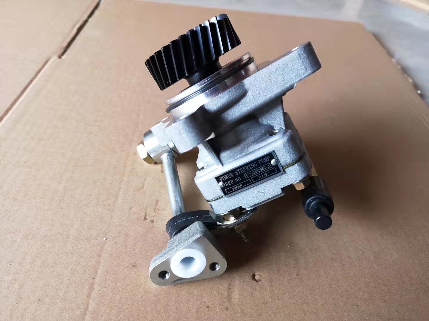 4JK1 4JJ1 Steering Pump 8979466980 Isuzu TFR TFS DMAX Pickup Power Steering Pump 29 Teeth Gear Long Oil Pipe