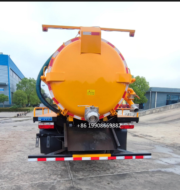 Dongfeng 4x2 Driver 8000L Sewage Suction Truck with Vacuum Pump for Sucking Waste Water Vacuum Sewer Tanker Suction Truck
