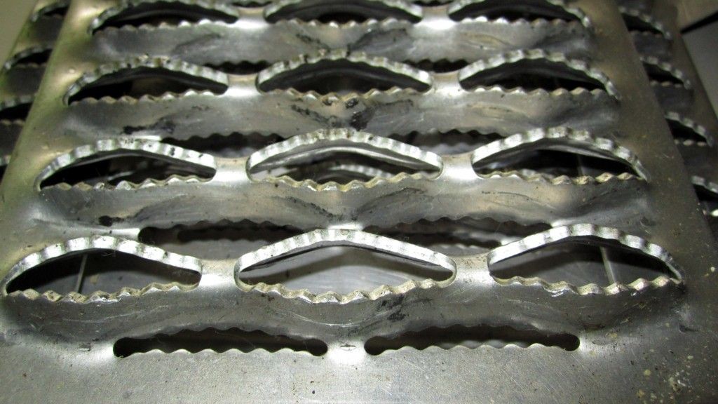 Thickness 2.0-4.0mm Grip Strut Plank Grating Diamond Plank Grating Slip Resistance