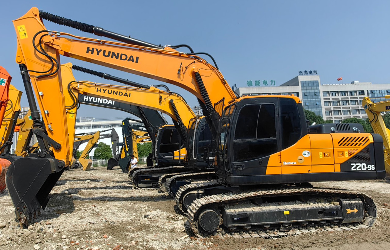 22T Used Hyundai 220 Crawler Excavator 1 M3 Bucket Capacity Secondhand Backhoe Digger