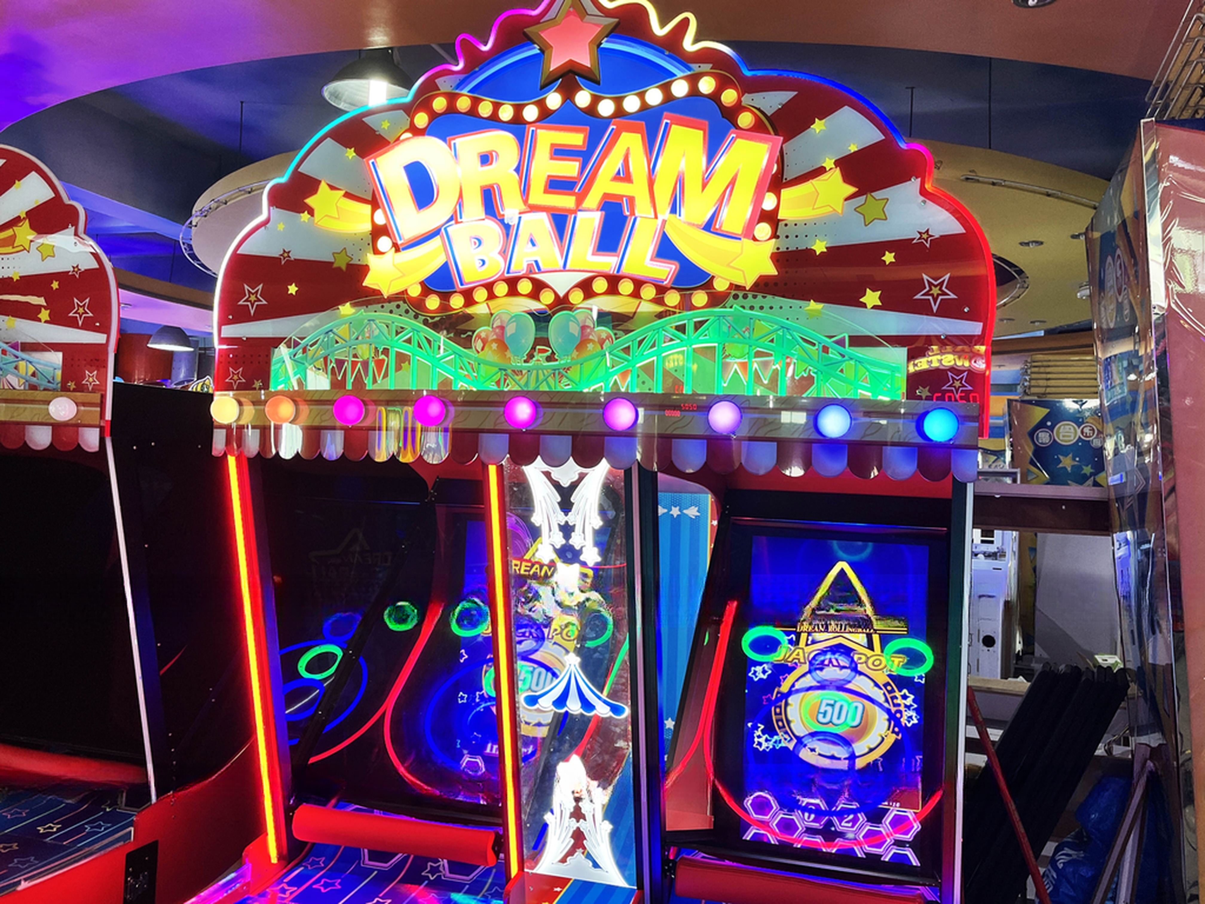 Dreamland original dream crazy rolling ball arcade machine coin operated double players ticket games machine for sale