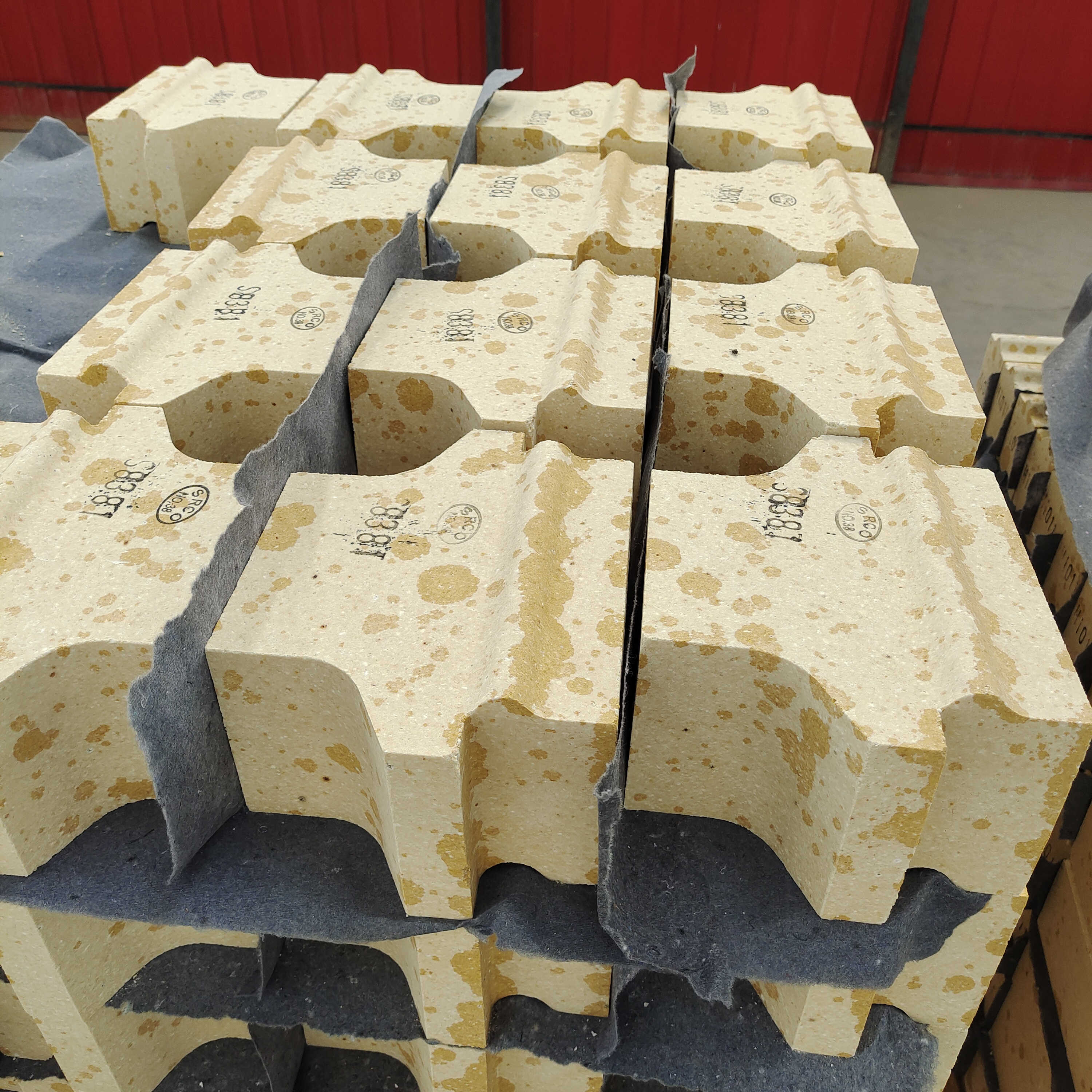 Al2O3 Content % 0.2 Hot Blast Stove Quartz Fire Brick for Glass Furnace and Coke Oven