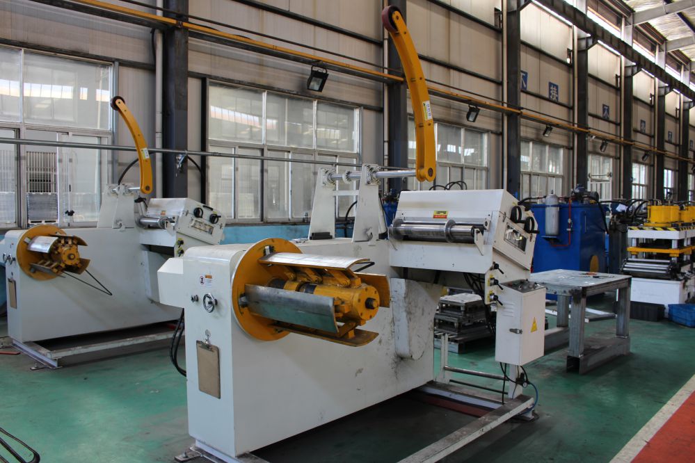 High Speed CZ Purlin Roll Forming Machine Interchangeable Tile Making