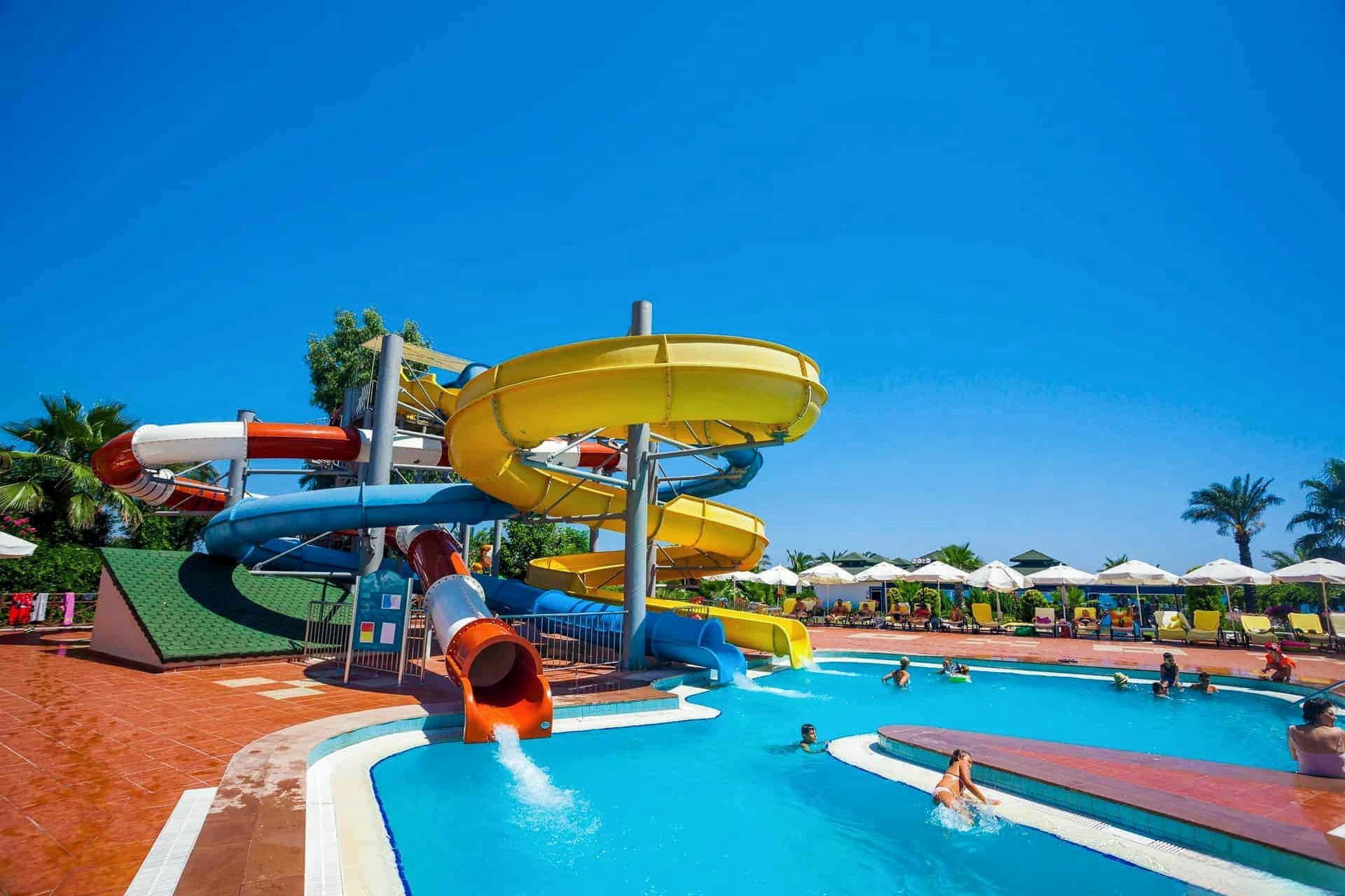 OEM Swimming Pool Adult Games Fiberglass Spiral Water Slide Set for Children