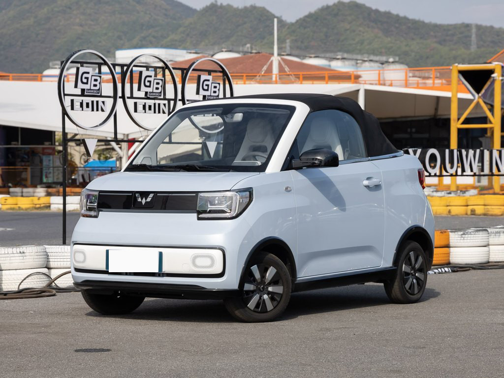 Wuling Airbag Mini Electric Car Hatchback 100km/H 4 Seats Lithium Battery