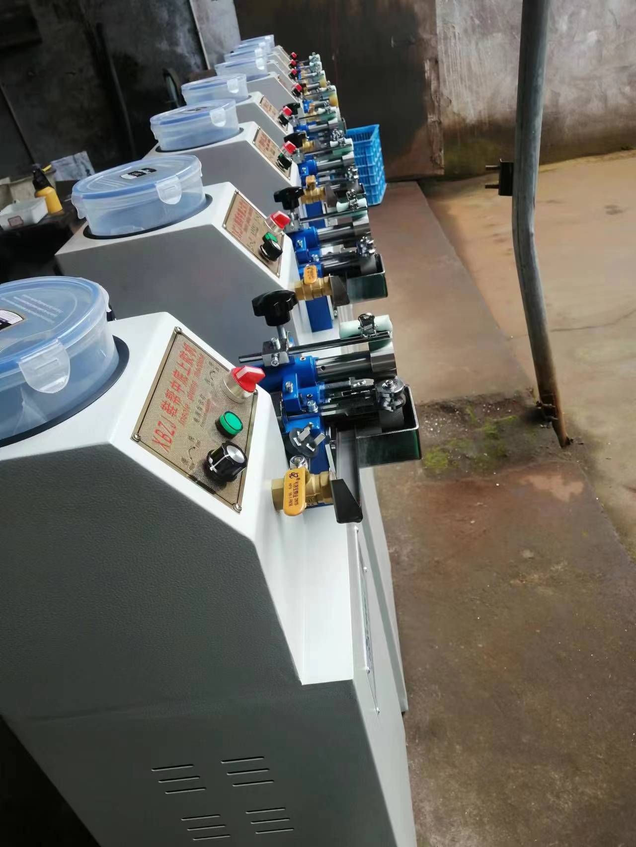 Adjustable Speed Shoe Sole Pasting Machine Time Saving For White Latex