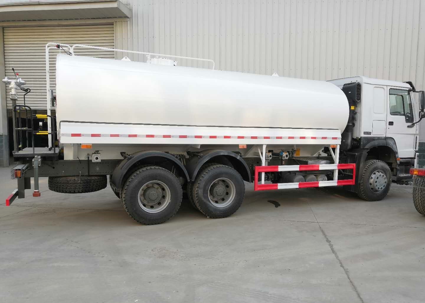Counstruction Use Liquid Bulk Trucking 20CBM Water Truck City Use For Clean