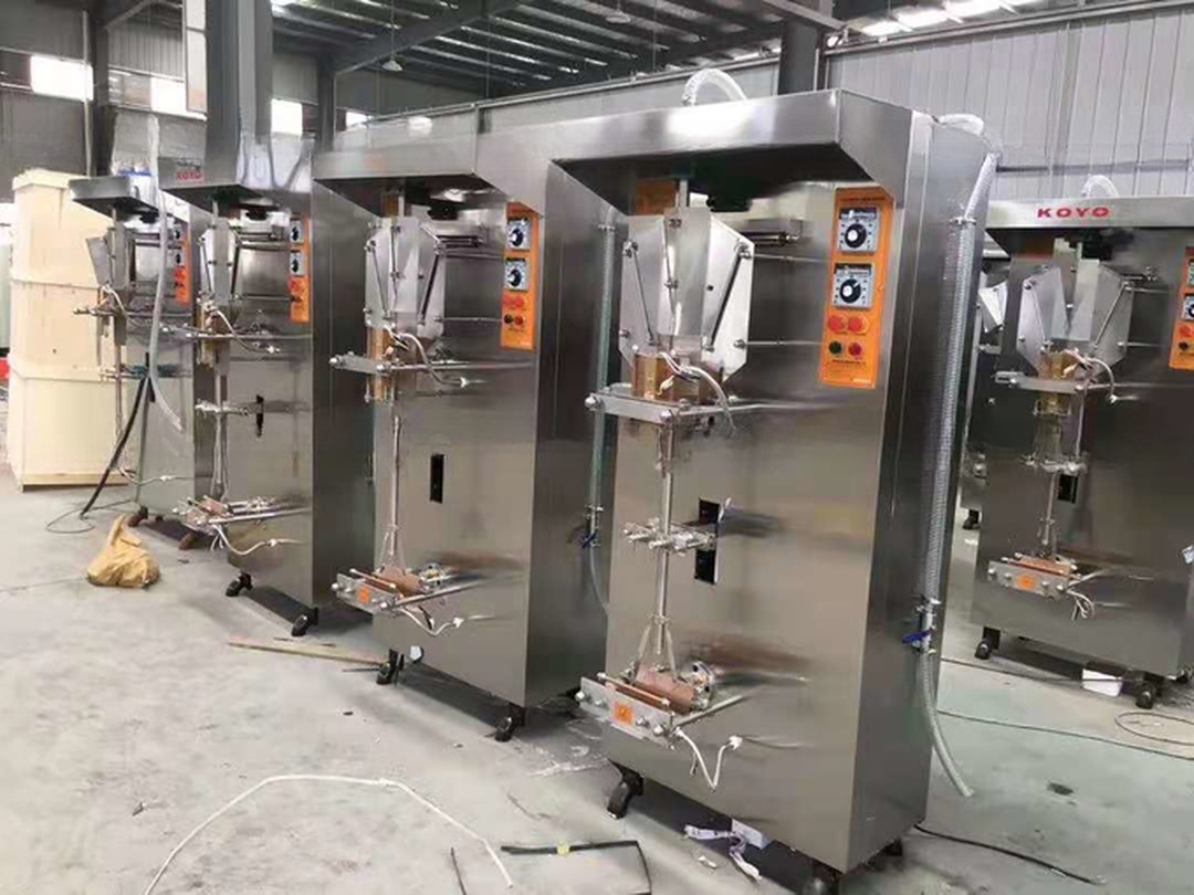 Plastic packaging 2200bags/hour koyo liquid packing machine with spare parts included