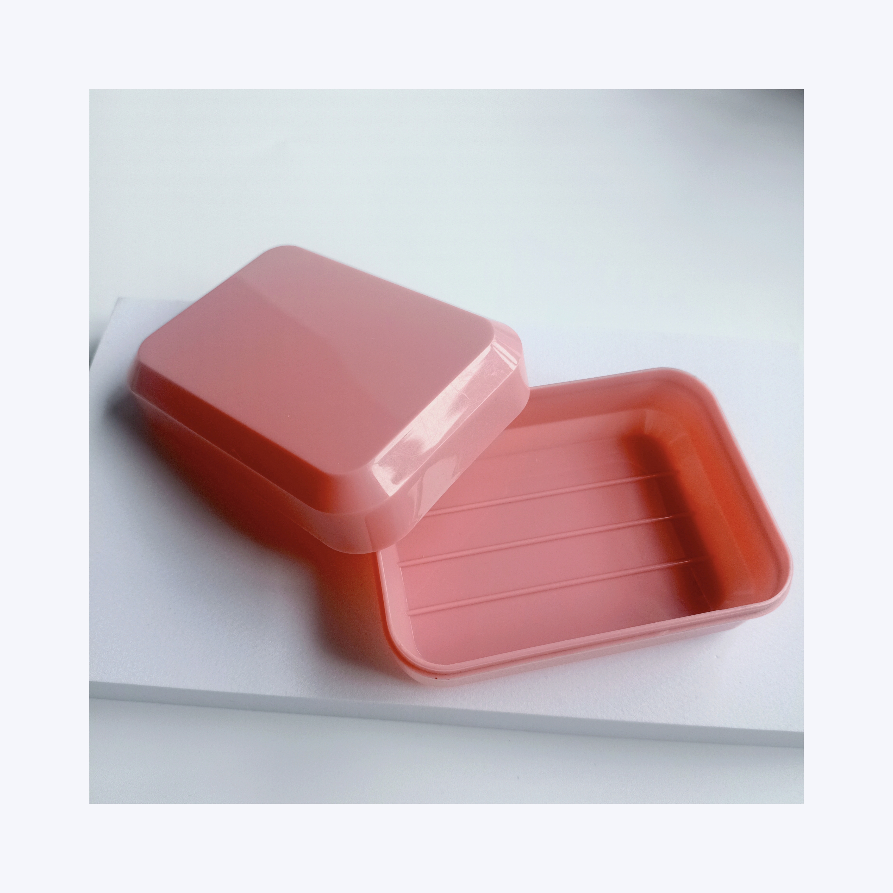 Convenient Rectangular Soap Holder Made of Recycled Plastic for Bathing Necessities