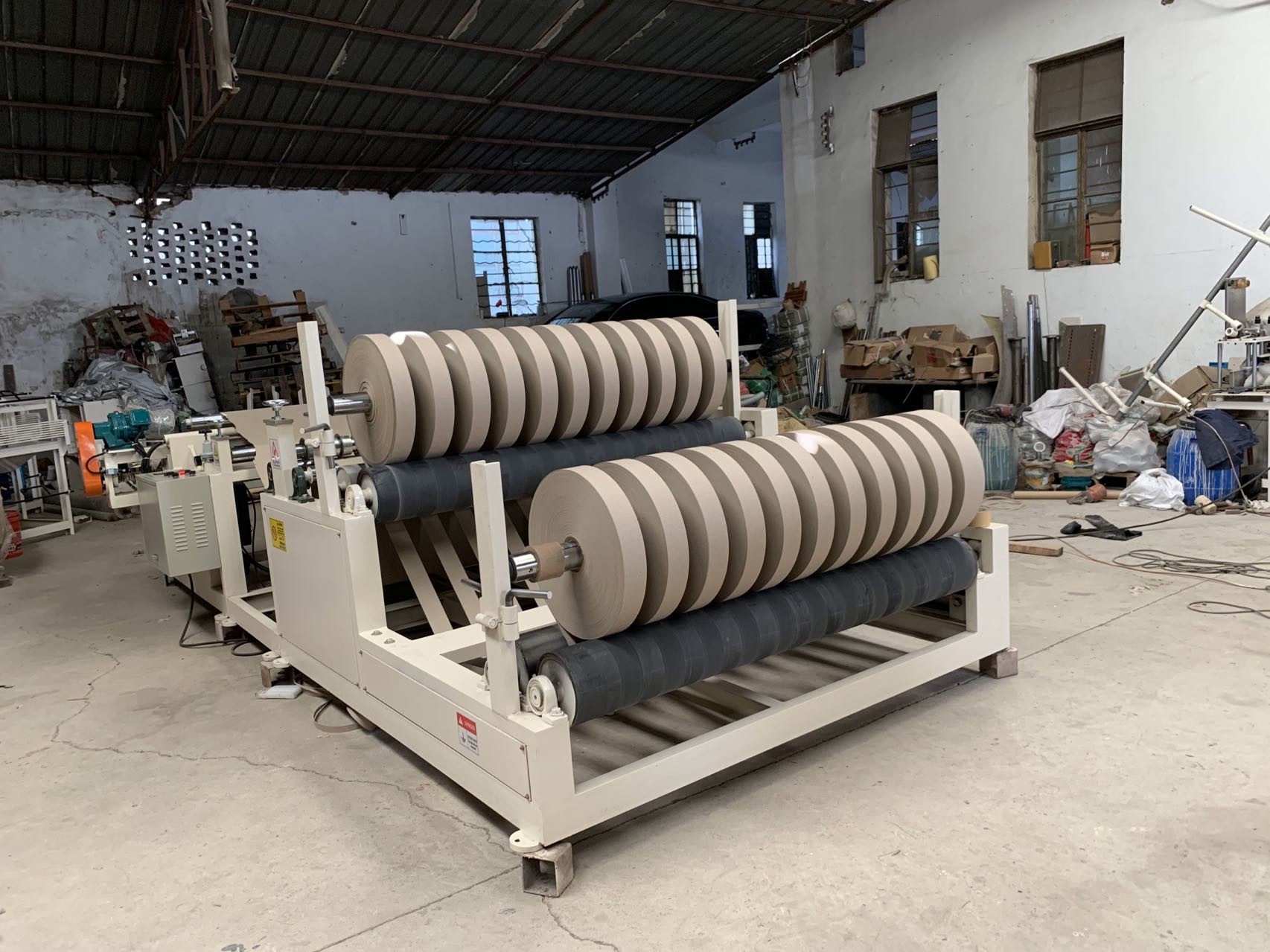 Full Automatic Jumbo Roll Kraft Paper Making And Slitting Machine Customized 100-140m/min