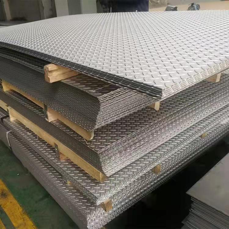 Q235 Ss400 A36 Checkered Steel Plate Hot Rolled Diamond Stainless Checkered Steel Sheet for Ship Plate 2mm 10mm Thickness
