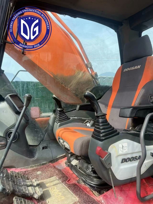DX420LC 42 Ton Used Doosan Excavator With Efficient Hydraulic Circulation