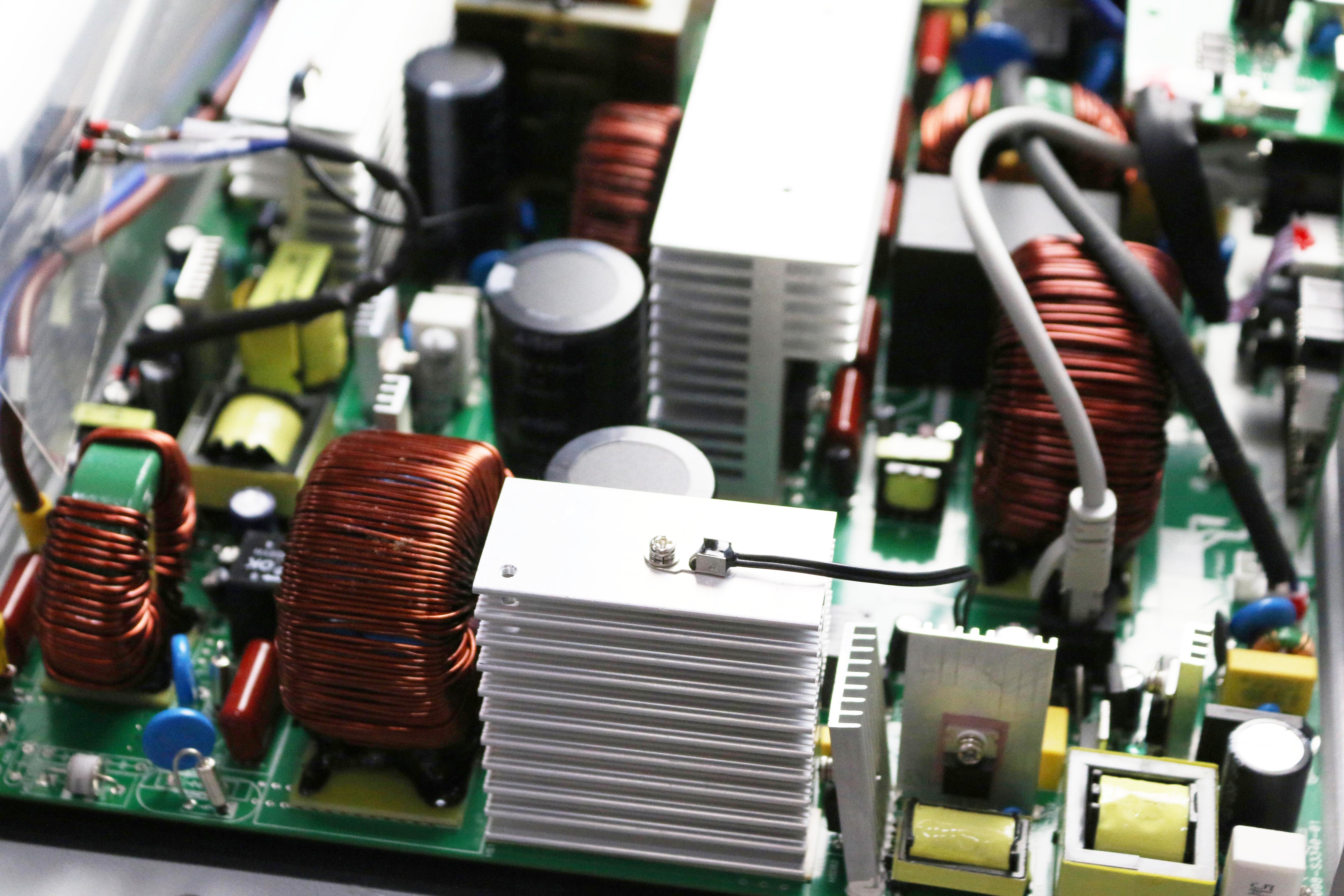 High Frequency Off Grid Inverter 220v 3.5kw Hybrid Solar Inverter