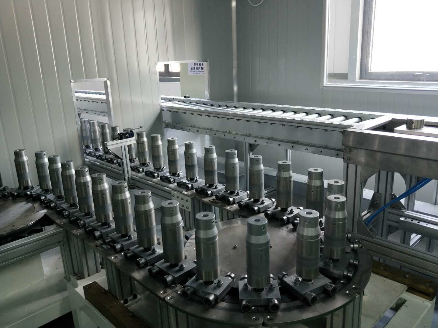 Injector Precision Spray Metal Coating Line Automatic Loading And Unloading Patented Products can be operated by robots