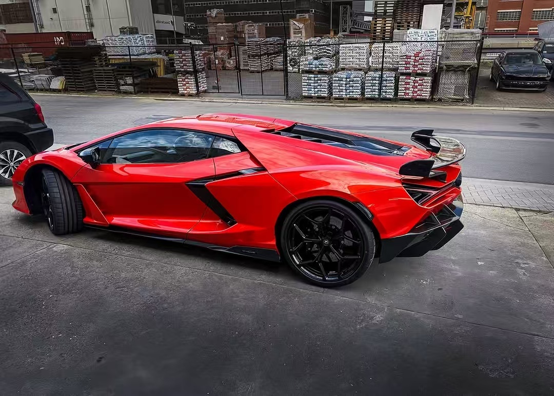 Revuelto Lamborghini Body Kit DMC Style Red Carbon Fiber Spoiler Wing