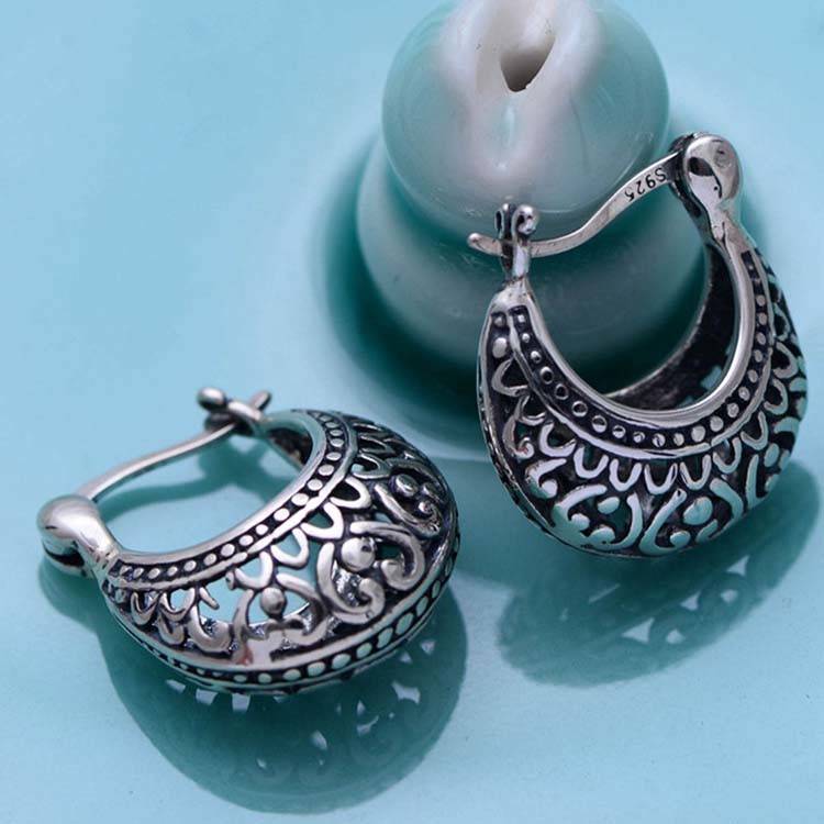 Vintage Hollowing Out Engraved Designs Sterling Silver Hoop Earring (051071W)