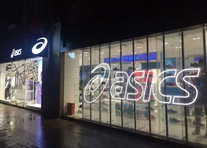 P3.91 - P7.82 Full Color Transparent Video Glass Screen For Shop Window