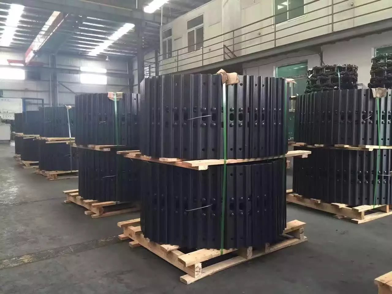 Excavator Undercarriage Part Track Chains with Shoe Assy