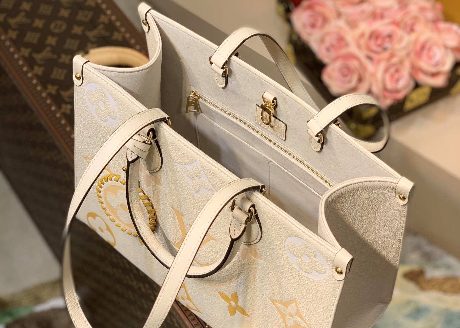 M45717 M45718 OnTheGo Medium Tote Handbag ,Monogram Empreinte Leather Gradient Colors Handbag