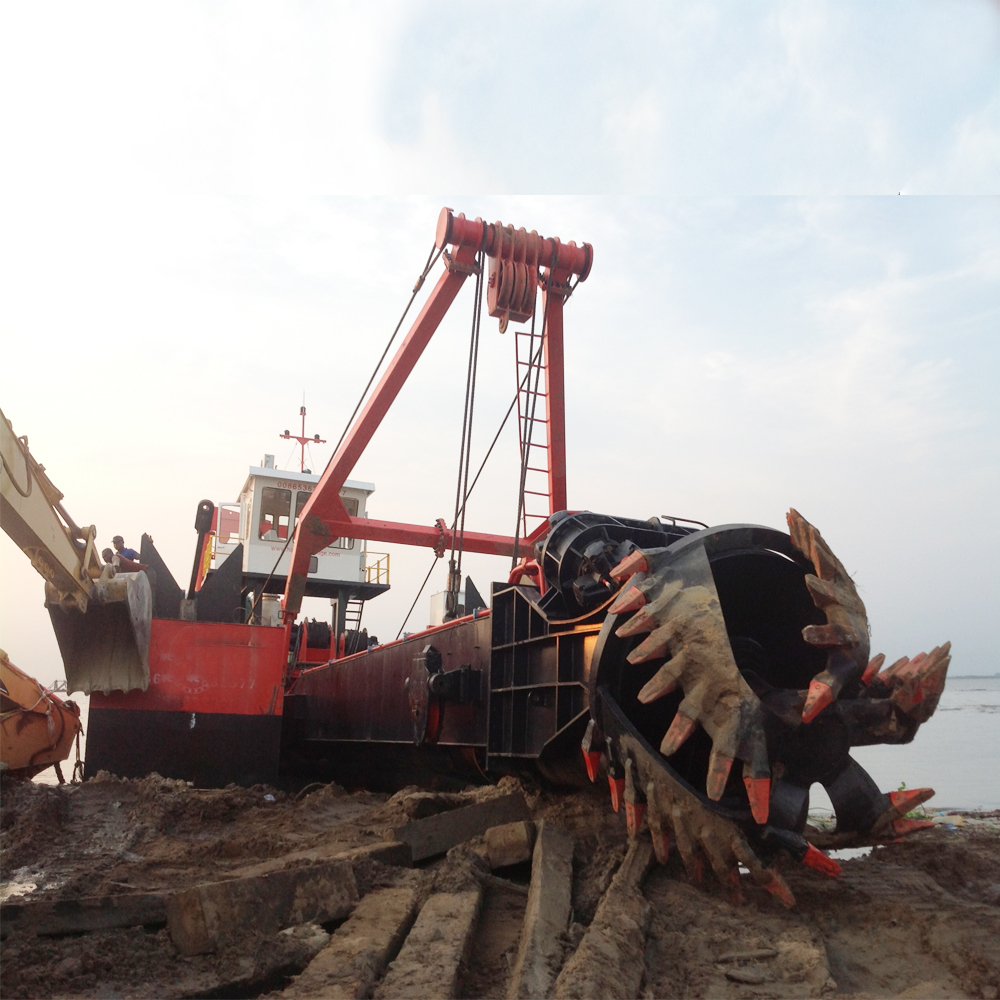 JMD650 Heavy Type Cutter Head Sand Suction Dredge working site