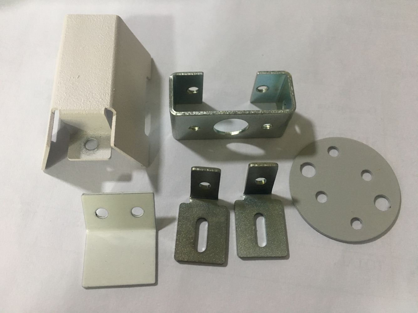 Small Stainless Steel Right Angle Bracket Bent Type L Bracket for Furniture Black Corner Braces in Sheet Metal Fabrication