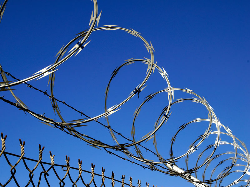 Galvanized Steel Razor Wire Barbed Wire Mesh For Protection Certified by ISO9001 2008