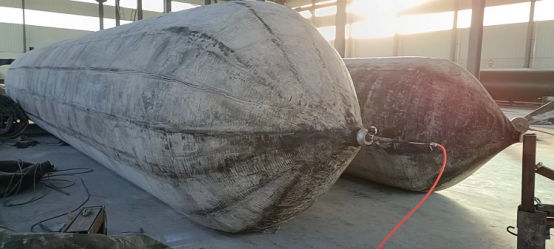 High Pressure Black Marine Rubber Airbag For Shipping Launching 9