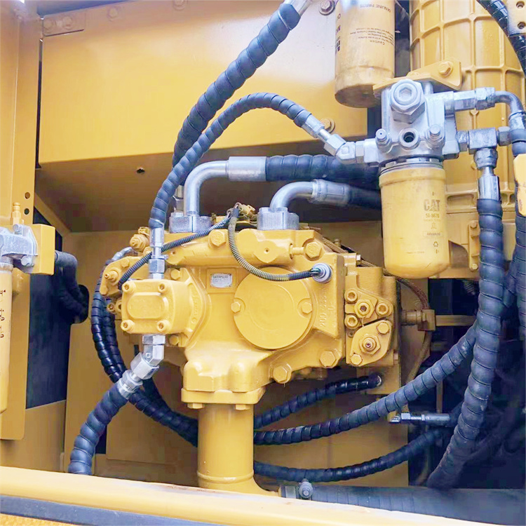 CAT 320 Original Japan Excavator and Low Operating Weight of 20930 KG with CAT Engine